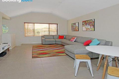 Seaside Escape At Jones Beach Swimming Pool - Brisbane Tourism 3