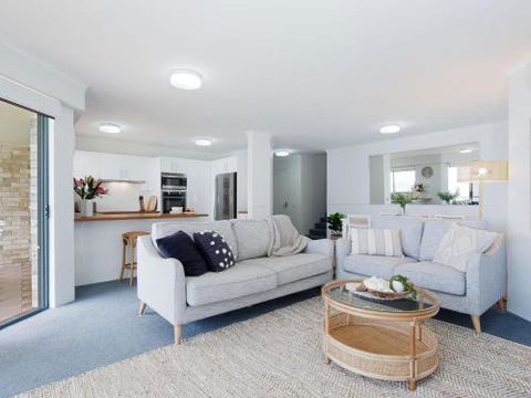 3 Pelican Sands 83 Soldiers Point Rd Stunning Waterfront Unit With Magical Water Views & Air Conditioning - Brisbane Tourism 4