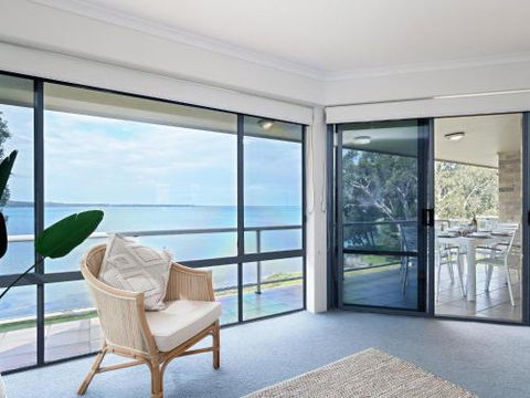 3 Pelican Sands 83 Soldiers Point Rd Stunning Waterfront Unit With Magical Water Views & Air Conditioning - Brisbane Tourism 1