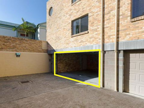 3 Pelican Sands 83 Soldiers Point Rd Stunning Waterfront Unit With Magical Water Views & Air Conditioning - Brisbane Tourism 2
