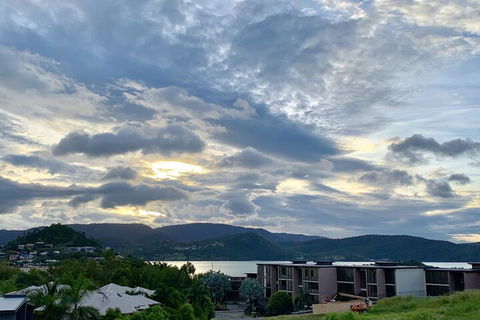 WHITSUNDAY Spacious & Comfortable Moments From Picturesque Boardwalk - Tourism Brisbane 0