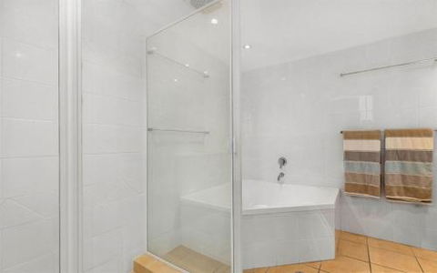 Apartment 5 Commodore - Tourism Brisbane 6