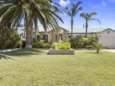 DIAMOND BAY RETREAT SORRENTO - Tourism Brisbane 5