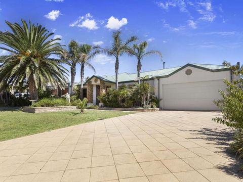 DIAMOND BAY RETREAT SORRENTO - Tourism Brisbane 4