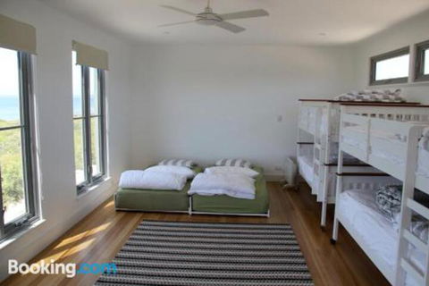 DEstrees Bay Beach House - Brisbane Tourism 5