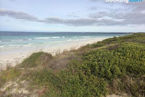 DEstrees Bay Beach House - Brisbane Tourism 4