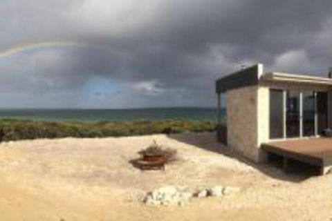 DEstrees Bay Beach House - Brisbane Tourism 1