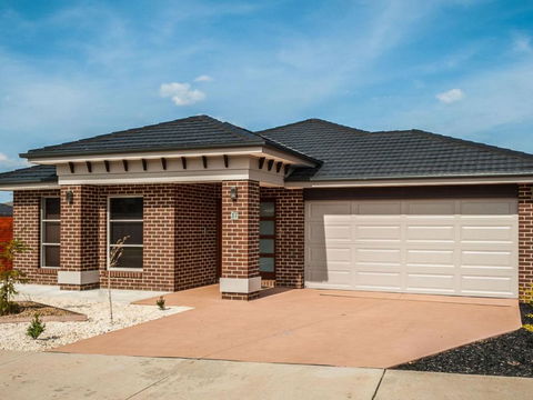 Valencia - Tourism Brisbane 3