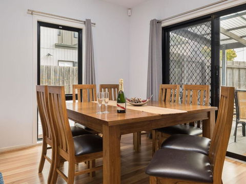 Paradise In Cowes - Tourism Brisbane 1