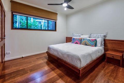 Iluka Luxury House With Ocean Views On Half Acre With Pool And Two Golf Buggies - Tourism Brisbane 4