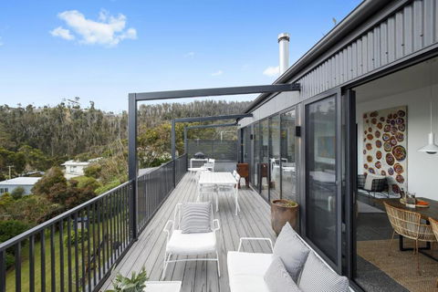 Months & Seasons Momentary Escapes Beach House - Brisbane Tourism 2