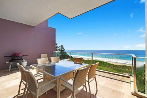 Beach & Ocean Front Penthouse With Wifi & Parking - Tourism Brisbane 0