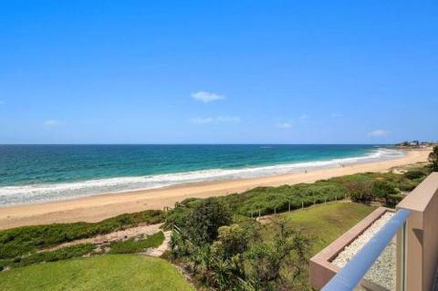Beach & Ocean Front Penthouse With Wifi & Parking - Tourism Brisbane 5