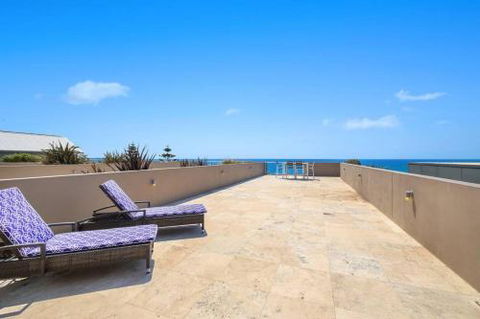 Beach & Ocean Front Penthouse With Wifi & Parking - Tourism Brisbane 3