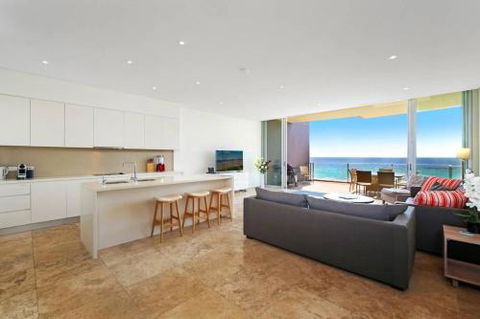 Beach & Ocean Front Penthouse With Wifi & Parking - Tourism Brisbane 6