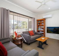 Comfortable Queen sized room near Tuggerah Lake - Brisbane Tourism