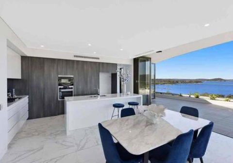 Stylish Penthouse With Views & Jacuzzi - Tourism Brisbane 1