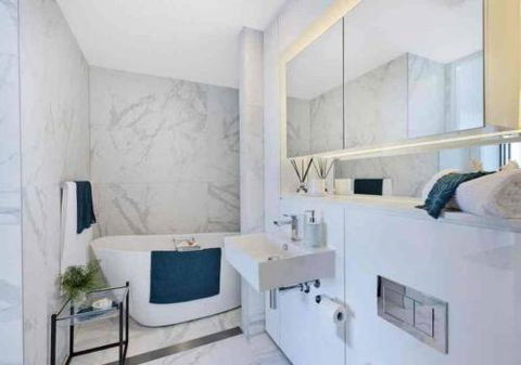 Stylish Penthouse With Views & Jacuzzi - Tourism Brisbane 3