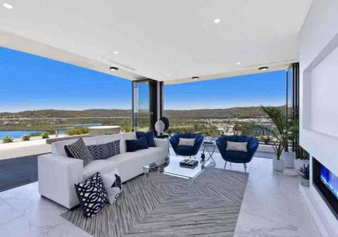 Stylish Penthouse With Views & Jacuzzi - Tourism Brisbane 0