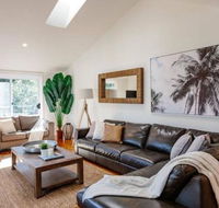 Seagrass House Modern North Avoca Oasis - Brisbane Tourism