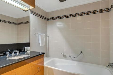 DREAM HARBOUR VIEW 2 BRM / GYM POOL & PARKING - Tourism Brisbane 1