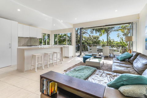 The Peachy Life Sunshine Beach - Tourism Brisbane 3