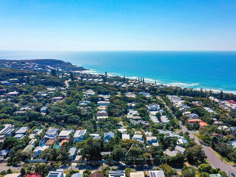 The Peachy Life Sunshine Beach - Tourism Brisbane 6