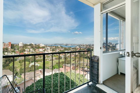 Bright And Sunny Studio Apartment - Tourism Brisbane 4