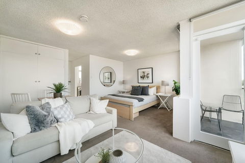 Bright And Sunny Studio Apartment - Tourism Brisbane 3