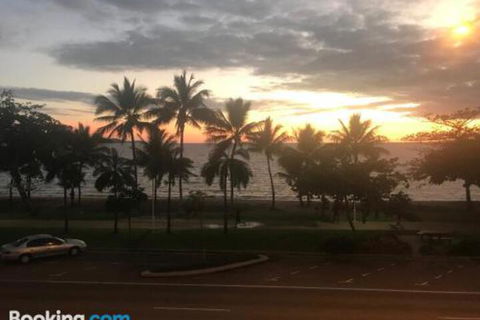 Townsville Strand Lighthouse Apartment 3 - Tourism Brisbane 1