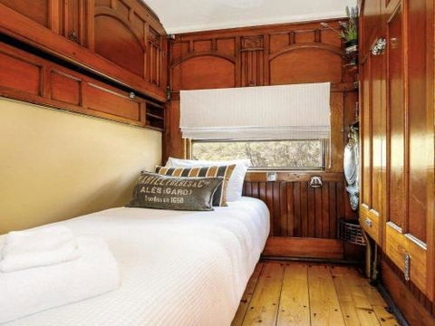THE ANGAS CARRIAGE Alpine Southern Highlands 4pm Check Out On Sundays - Brisbane 4u 4