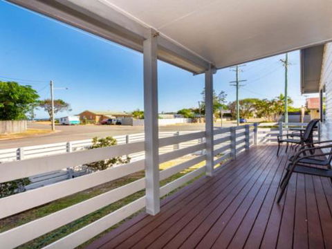 Dog Lovers Retreat Beachmere - Tourism Brisbane 1