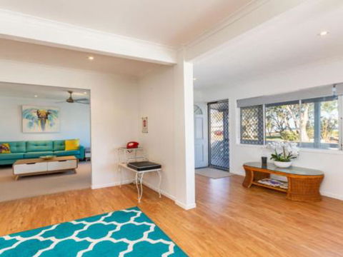 Dog Lovers Retreat Beachmere - Tourism Brisbane 4