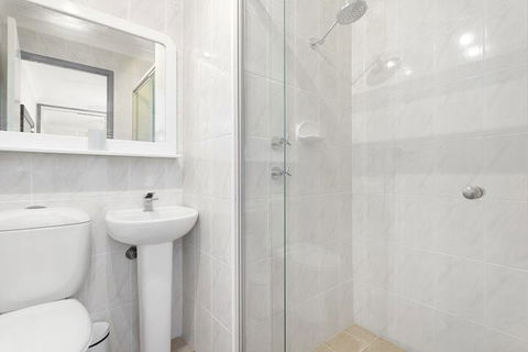 Sunset Towers 14 / 25 Donald Street - Tourism Brisbane 4