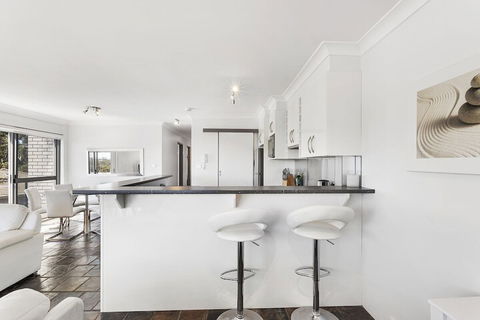 Sunset Towers 14 / 25 Donald Street - Tourism Brisbane 3