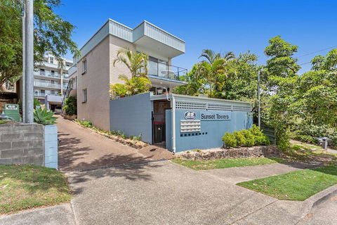 Sunset Towers 14 / 25 Donald Street - Tourism Brisbane 0