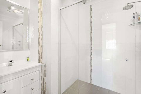 Sunset Towers 14 / 25 Donald Street - Tourism Brisbane 2