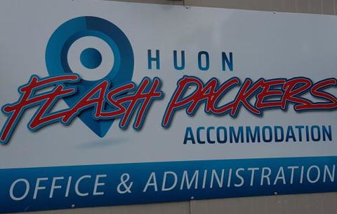 Huon Flash Packers - Tourism Brisbane 0
