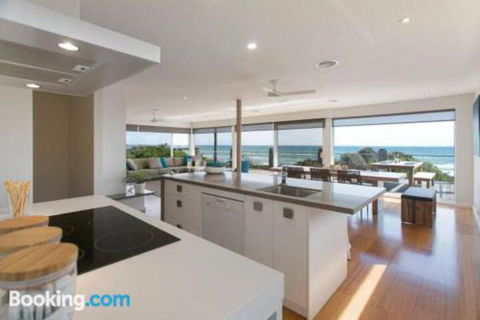 Anchor Beachfront Retreat - Tourism Brisbane 1
