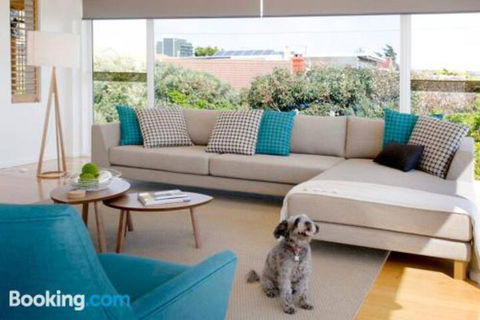 Anchor Beachfront Retreat - Tourism Brisbane 6