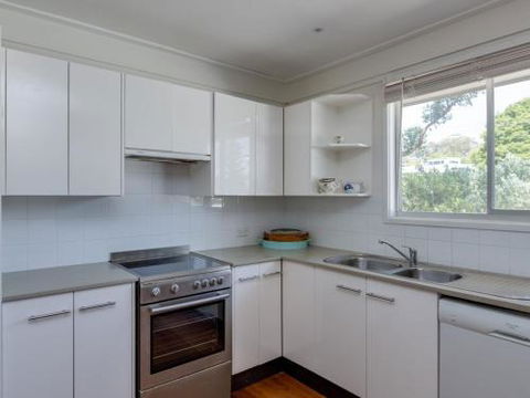 Kookaburra House At Vincentia 4pm Check Out Sundays - Tourism Brisbane 3