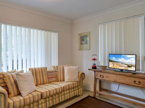 Kookaburra House At Vincentia 4pm Check Out Sundays - Tourism Brisbane 2