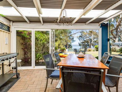 SORRENTO LAKESIDE Sanctuary Point 4pm Check Out Sundays - Brisbane 4u 2