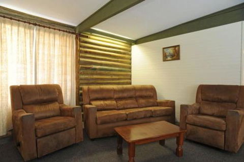 Lakes Entrance Log Cabins - Tourism Brisbane 5
