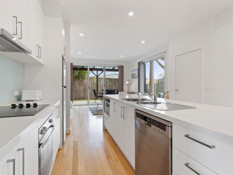 NORMANBY Coastal FREE WIFI & NETFLIX - Brisbane Tourism 4