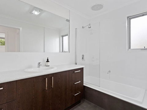 NORMANBY Coastal FREE WIFI & NETFLIX - Brisbane Tourism 6