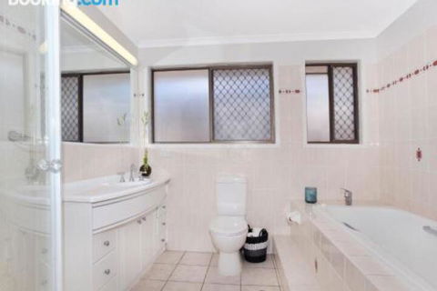 Schirrmann 56 Four Bedroom Home On Canal With Pool Pontoon Aircon & WiFi! - Brisbane 4u 0