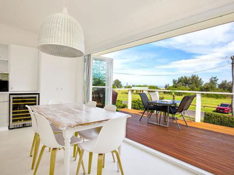 Arklow I Pet Friendly With Ocean Views - Tourism Brisbane 0
