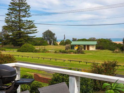 Arklow I Pet Friendly With Ocean Views - Tourism Brisbane 3