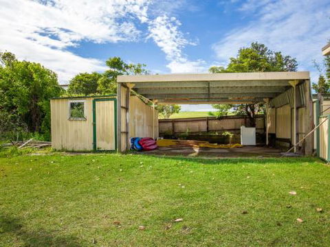 Arklow I Pet Friendly With Ocean Views - Tourism Brisbane 5